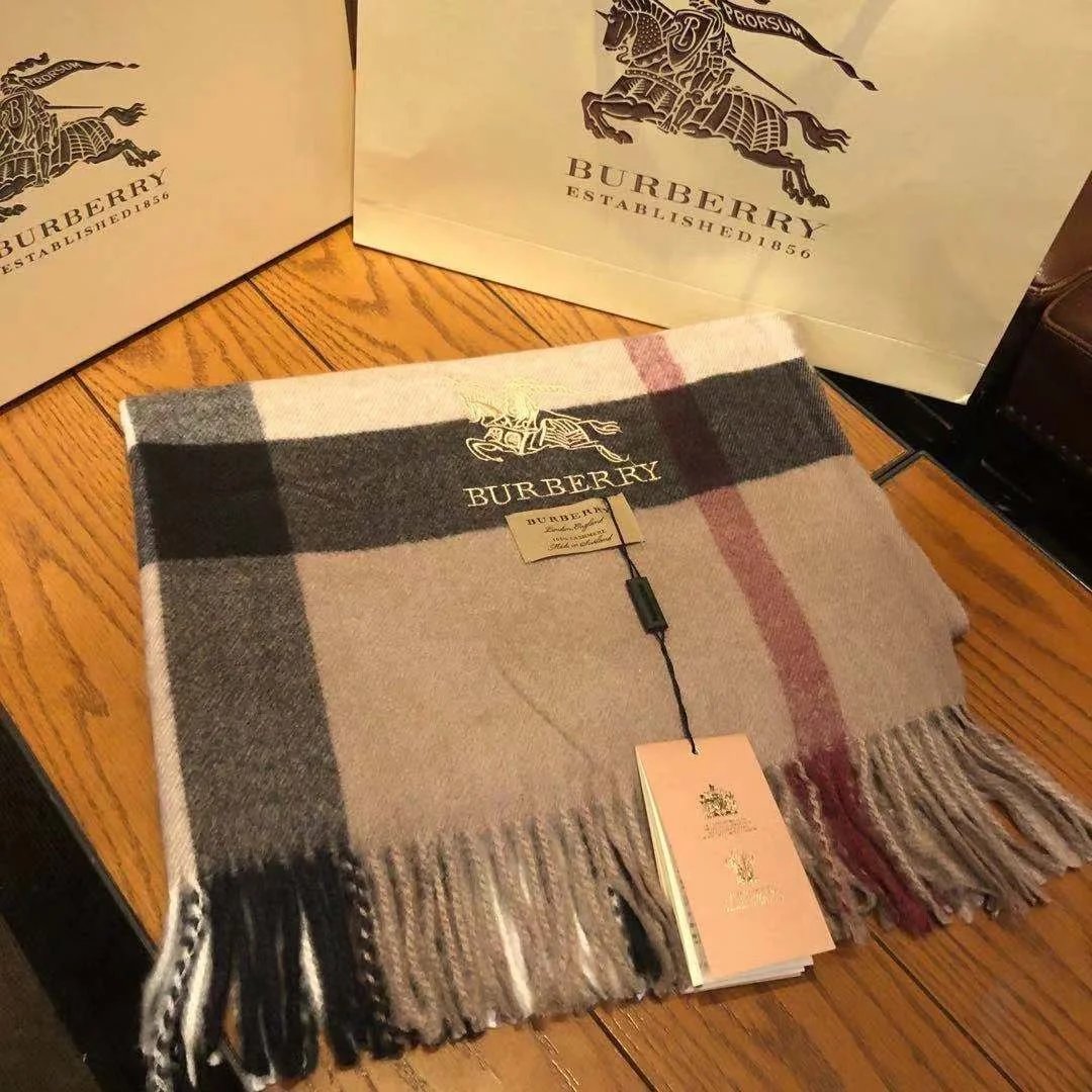 BURBERRY Scarf — QC