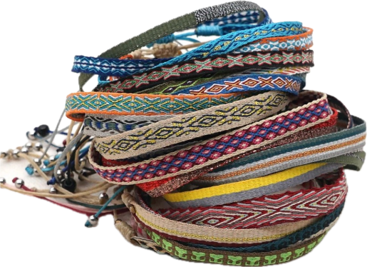  Set of Woven Bracelets, schoon gefotografeerd.